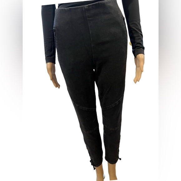 Beautiful and stretchy designer leggings - Picture 2 of 7